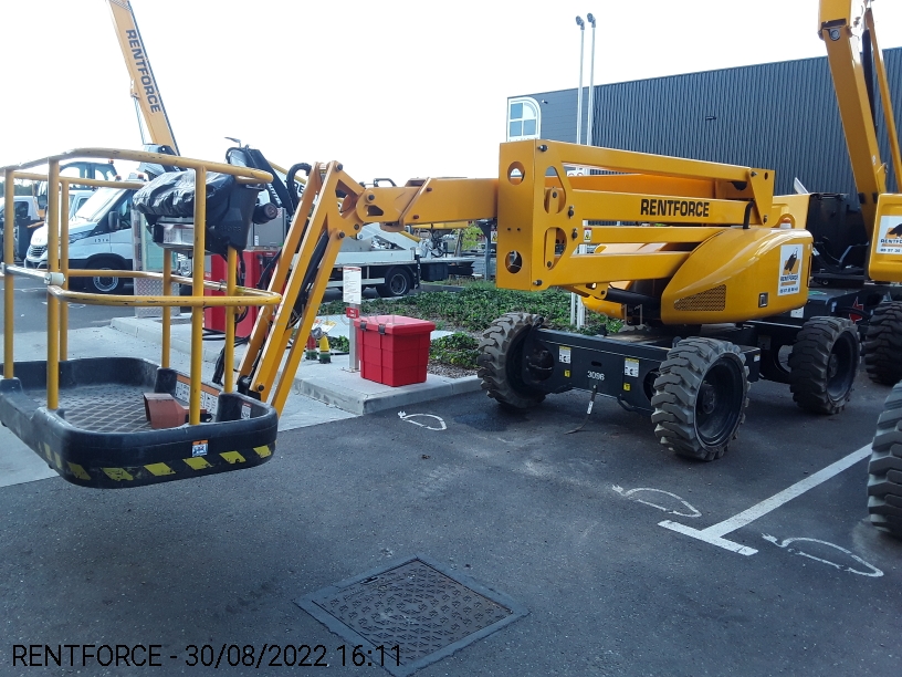Nacelle automotrice articulée hybride 17m – 3079